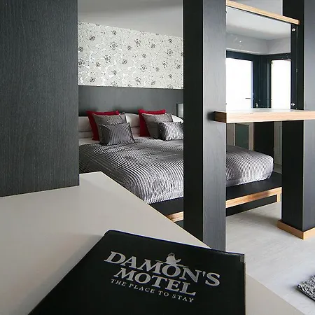 Damon's Hotel Lincoln