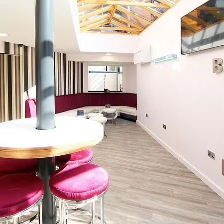 Damon's Hotel 4*