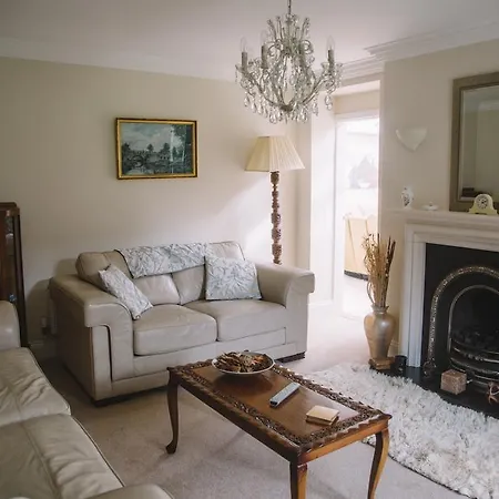 Дом отдыха Wayside , 3 Bed , 2 Bath Charming House Close To *