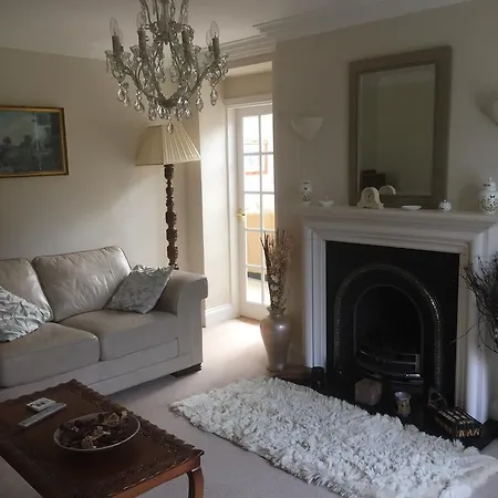 Wayside , 3 Bed , 2 Bath Charming House Close To Lincoln *