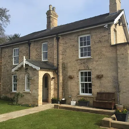 Wayside , 3 Bed , 2 Bath Charming House Close To Lincoln Lincoln