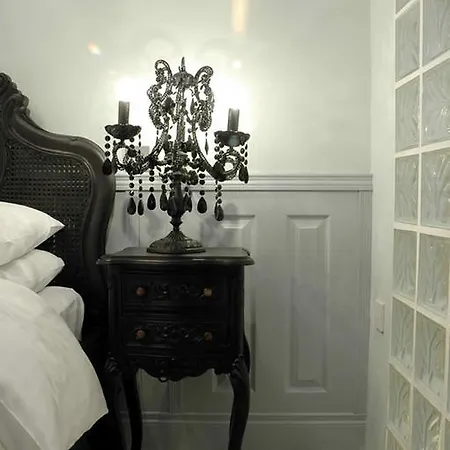 Tennyson Retreat Apartment *