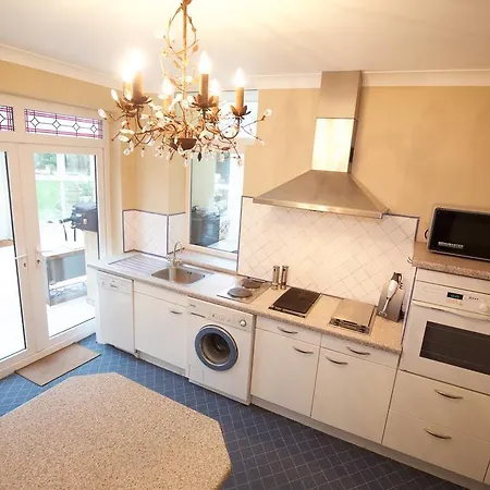 West Wing D'isney Place. 4*