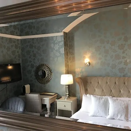 Hillcrest Hotel