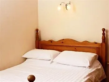 Tennyson Court Hotel 3*