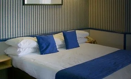 Damon's Hotel Lincoln