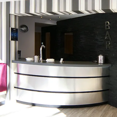 Damon's Hotel