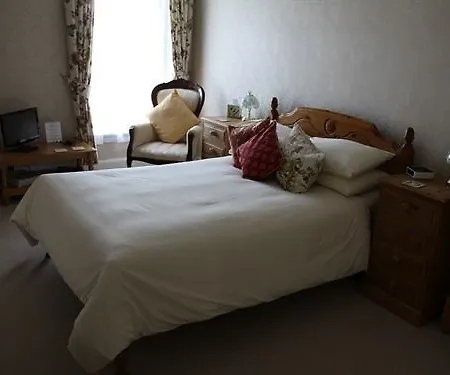 Red Lion Partney 4*