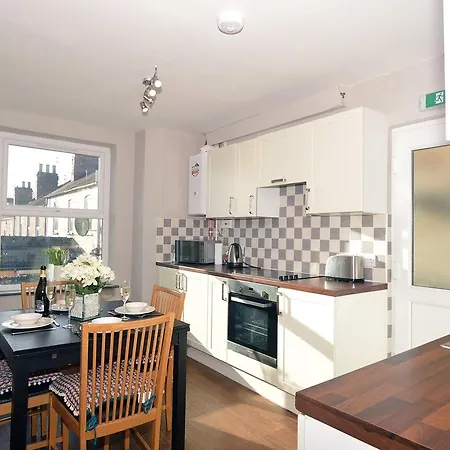 Monks View Apartment *