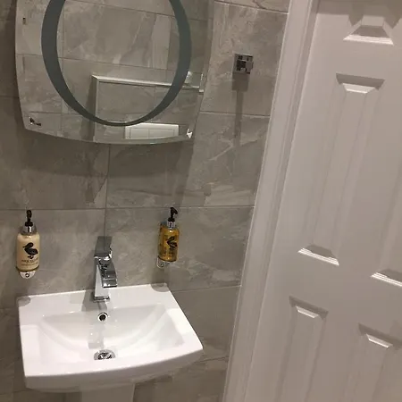 Hillcrest Hotel 2*