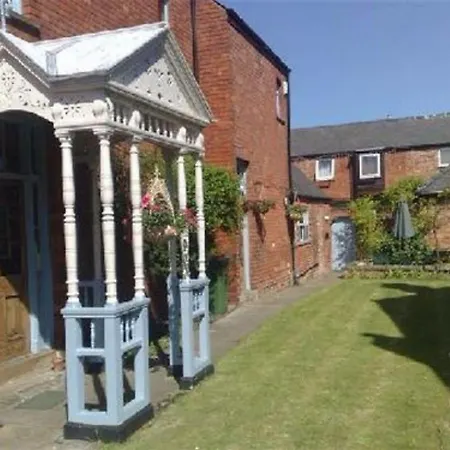 Tennyson Court 3*