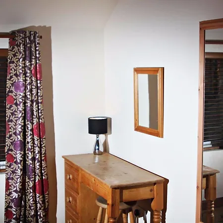 Tennyson Court 3*