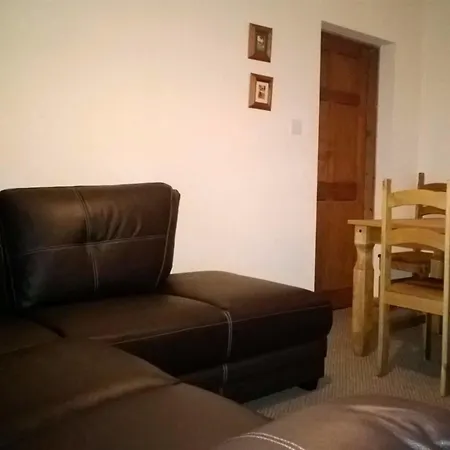 Tennyson Court 3*