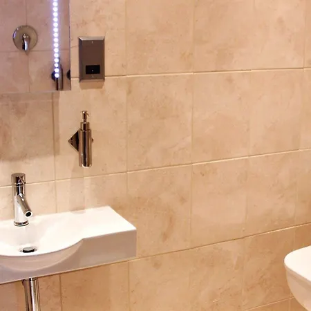 Hotel Tennyson Court Lincoln