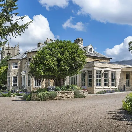 Hall Hotel 4*