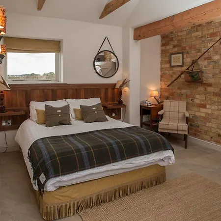 Bridleway Hotel 4*
