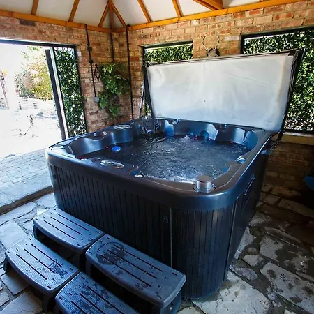 Retreat View With Private Hot Tub *