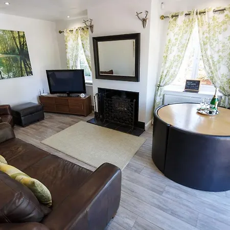 Hébergement de vacances Retreat With Private Hot Tub *