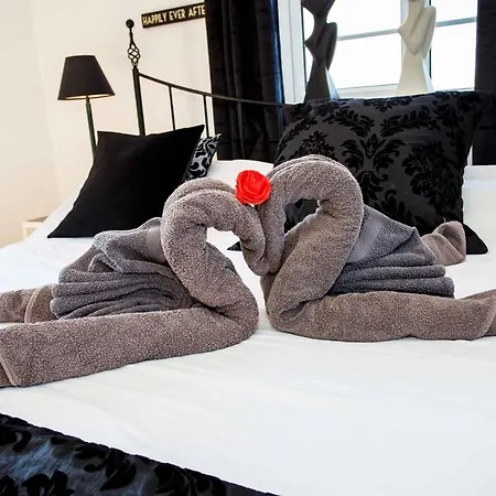 Retreat With Private Hot Tub Holiday home *