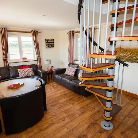 Holiday home Retreat With Private Hot Tub