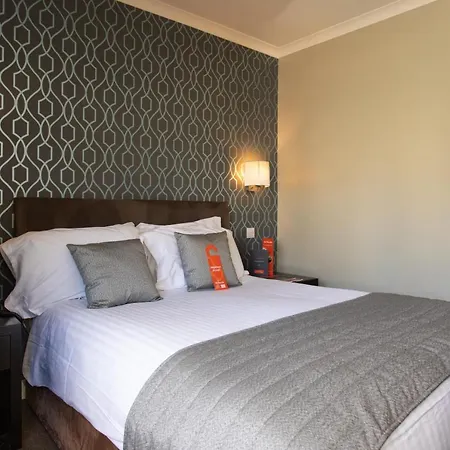 Hotel The 4*