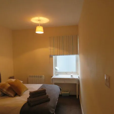 Dorron Court Apartment *