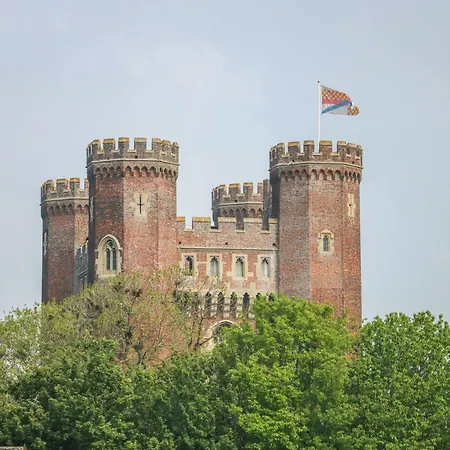 8 Castle View