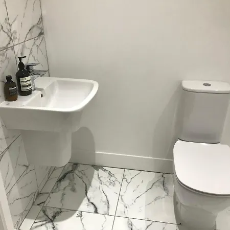 Birchover One The Brayford Apartment *