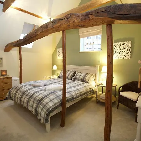 Lut's Place Bed & Breakfast