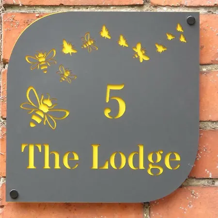 5 The Apartment Lincoln