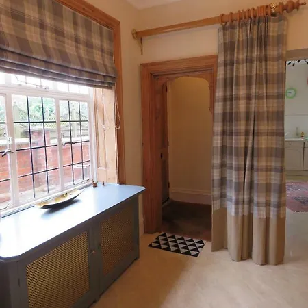 5 The Apartment *