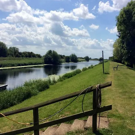 Campsite Caravan 8 Berth With Private Fishing *