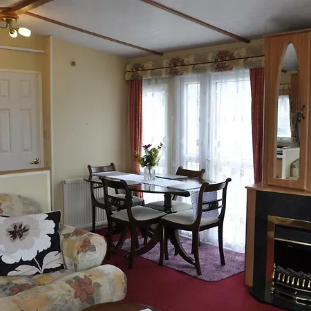 Campsite Caravan 8 Berth With Private Fishing