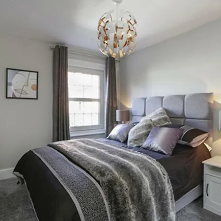 Cathedral Quarter House With Free Secure Driveway Parking For 2 Cars * Lincoln