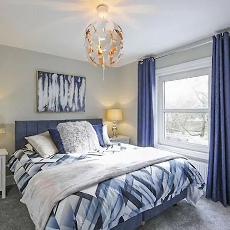 Cathedral Quarter House With Free Secure Driveway Parking For 2 Cars Holiday home Lincoln