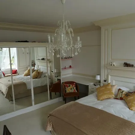 West Wing D'isney Place. 4*