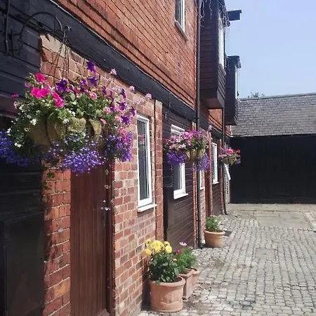 Tennyson Retreat * Lincoln
