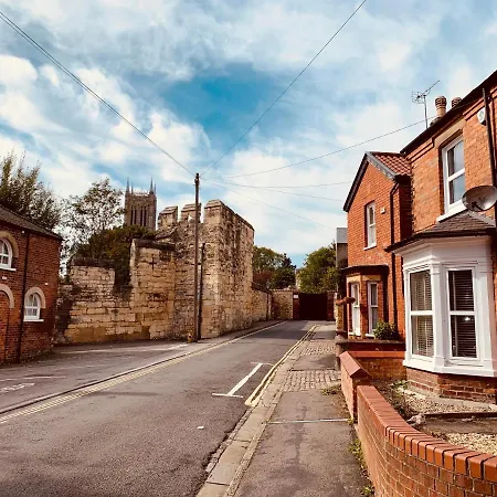 Cathedral Quarter House With Free Secure Driveway Parking For 2 Cars * Lincoln