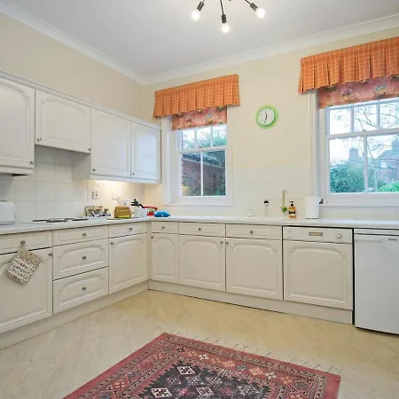 Apartment 5 The *