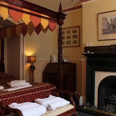 Hotel Bail House 3*
