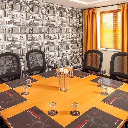 Hotel Ibis Lincoln 2*