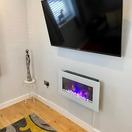 Detached One Bedroom House Near To Castle And Cathedral 펜션 *
