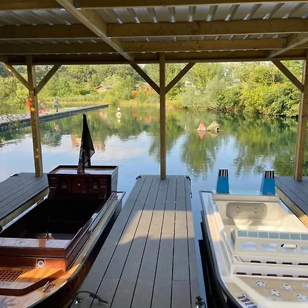 Holiday park Breaks At Tattershall Lakes *