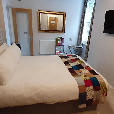The Bronze Pig Hotel 3*