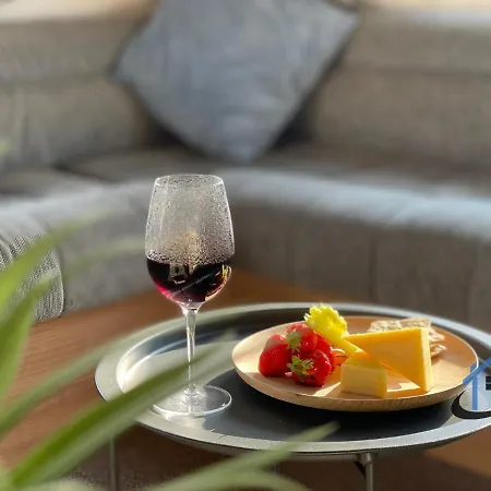 Kompleks wypoczynkowy Taverner Place, Modern Home, Sleeps 8, Pets, Corporates Welcome