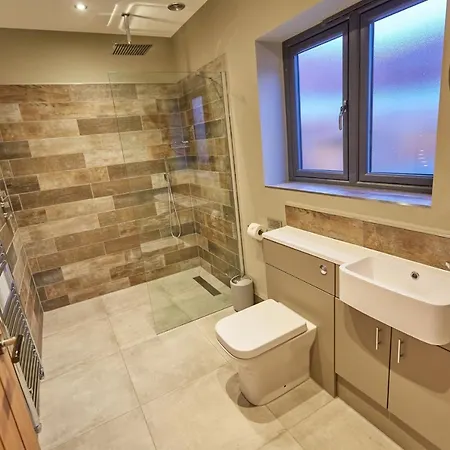 Holly Tree Barn, Ashlin Farm Barns Holiday home Lincoln