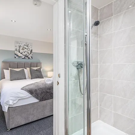 City Centre Cosy 1 Bedroom - Snugstaff Apartment