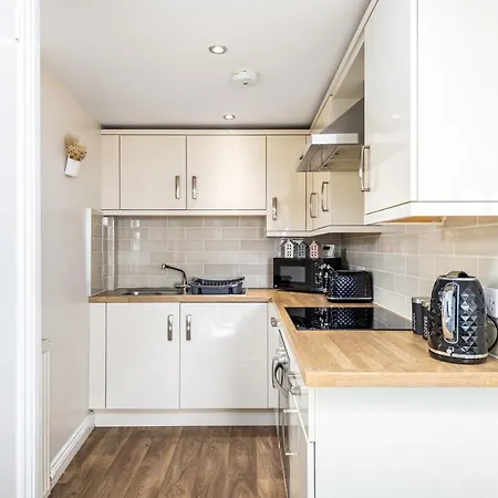 City Centre Cosy 1 Bedroom - Snugstaff Apartment