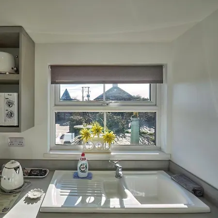 Retreat Little House With Private Hot Tub Vakantiehuis *
