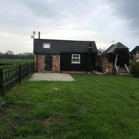 Retreat Little House With Private Hot Tub Vakantiehuis